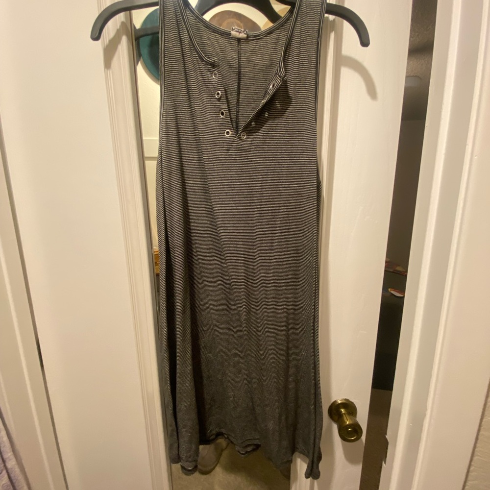 Gray Sleeveless Button-Down Dress
